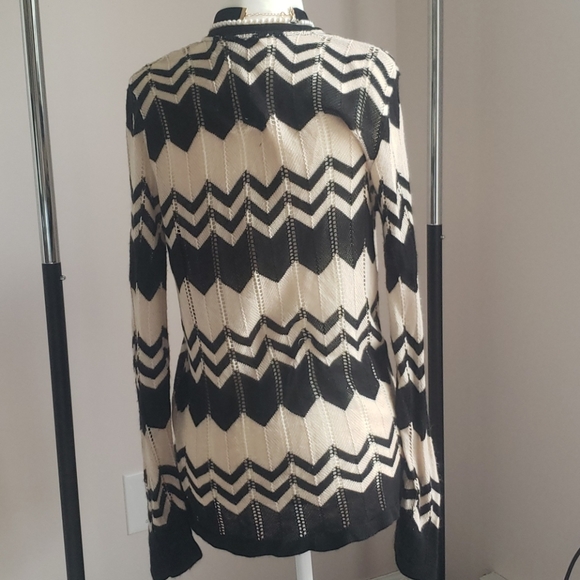 SALE 🤍🖤 Candie's Chevron Cardigan - Picture 3 of 5